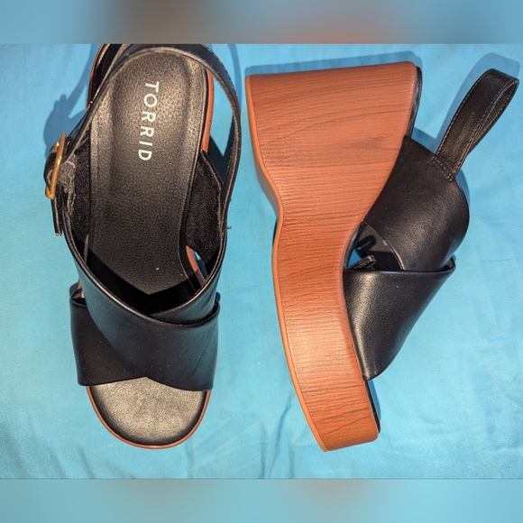 Torrid Wide-Width CrissCross Strap Wedges 10 - Picture 2 of 9